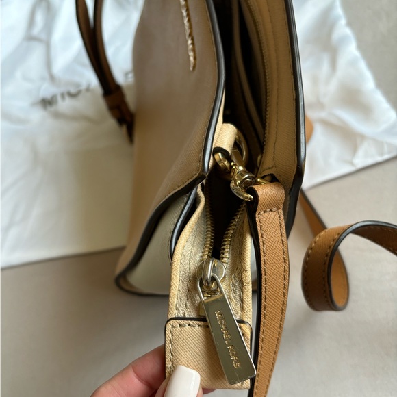 Michael Kors Tan and White Structured Bag, small - Picture 5 of 6